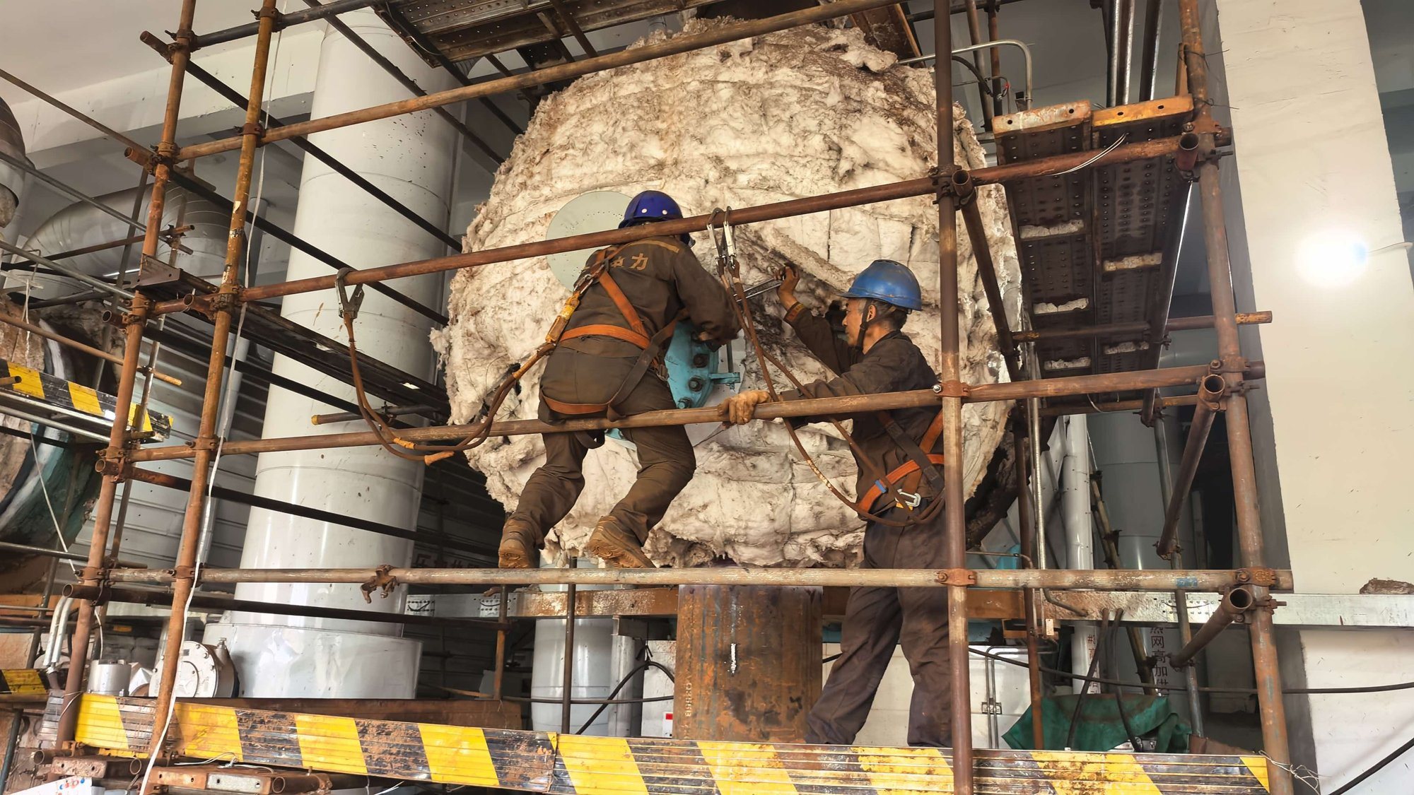 Retubing of high-pressure district-heating heaters, Shanxi Huaguang (3)