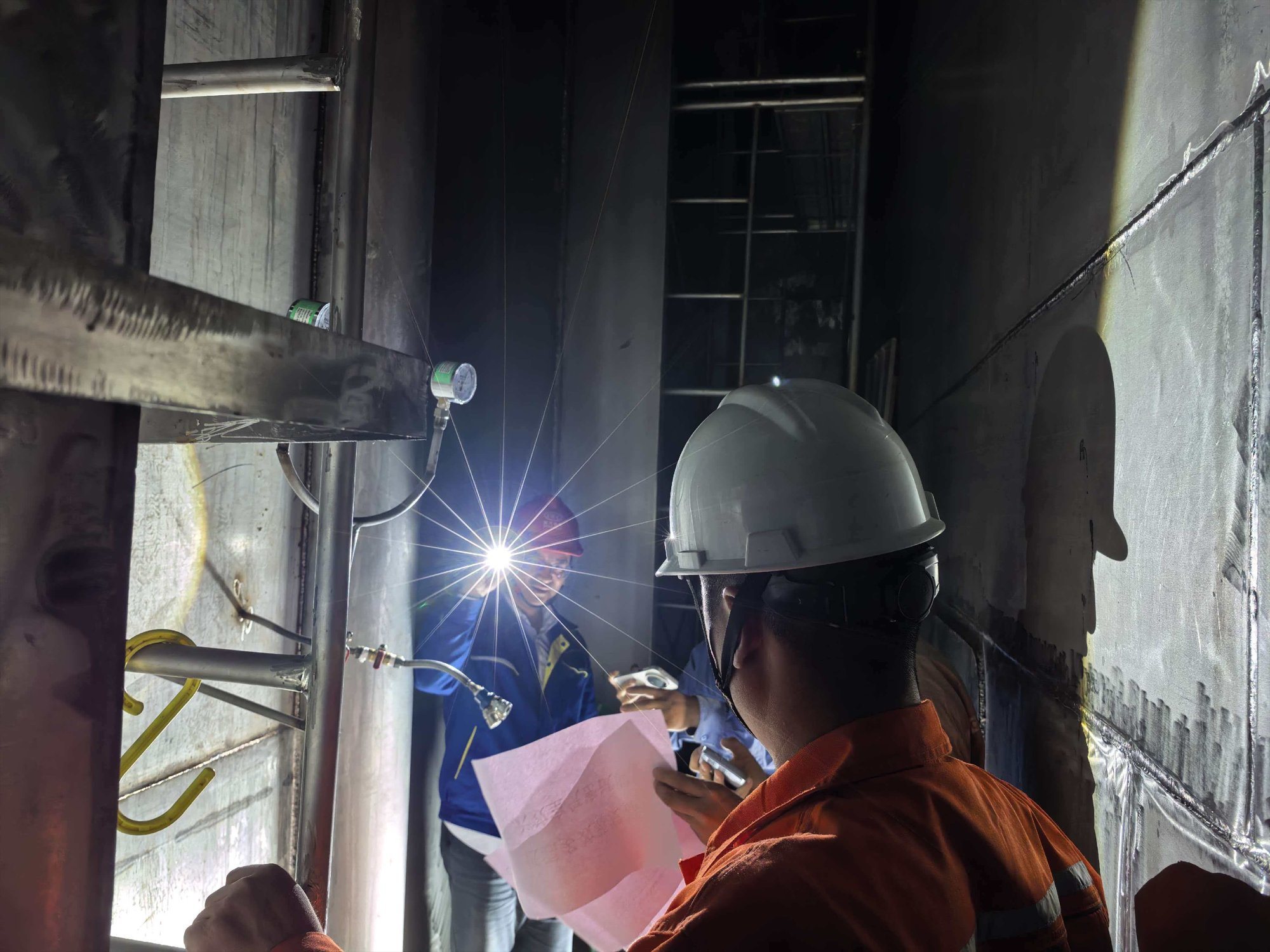 Titanium tube insertion and expansion, Tianjin Dagang (4)